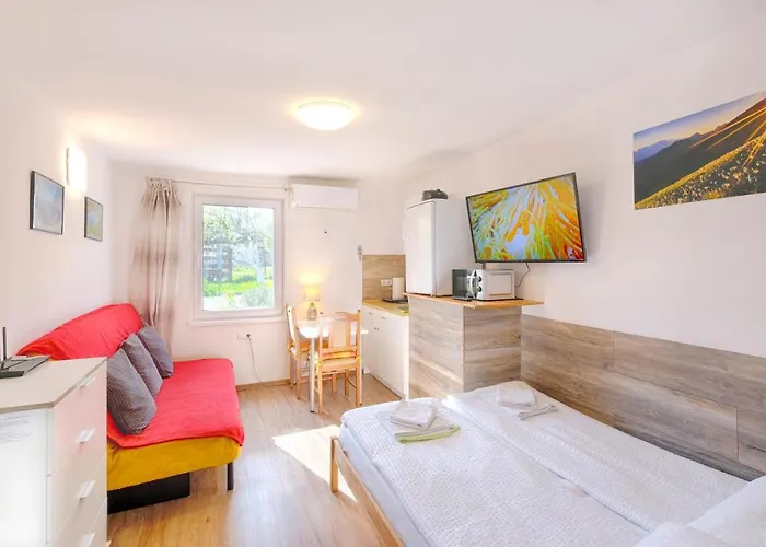 New Studio With Aircon & Free Parking